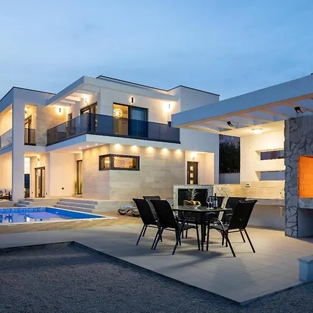Lakeside Elegance 5 Bdr 公寓 Balatonberény
