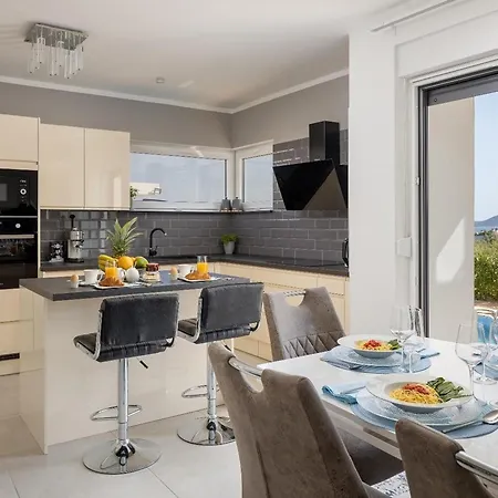 Lakeside Elegance 5 Bdr Balatonberény