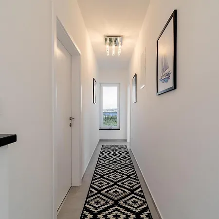 Lakeside Elegance 5 Bdr *