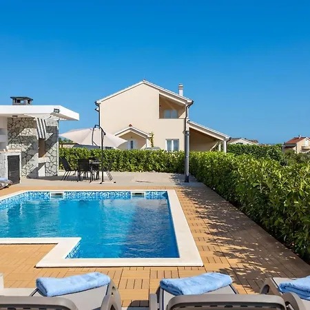 Lakeside Elegance 5 Bdr Balatonberény